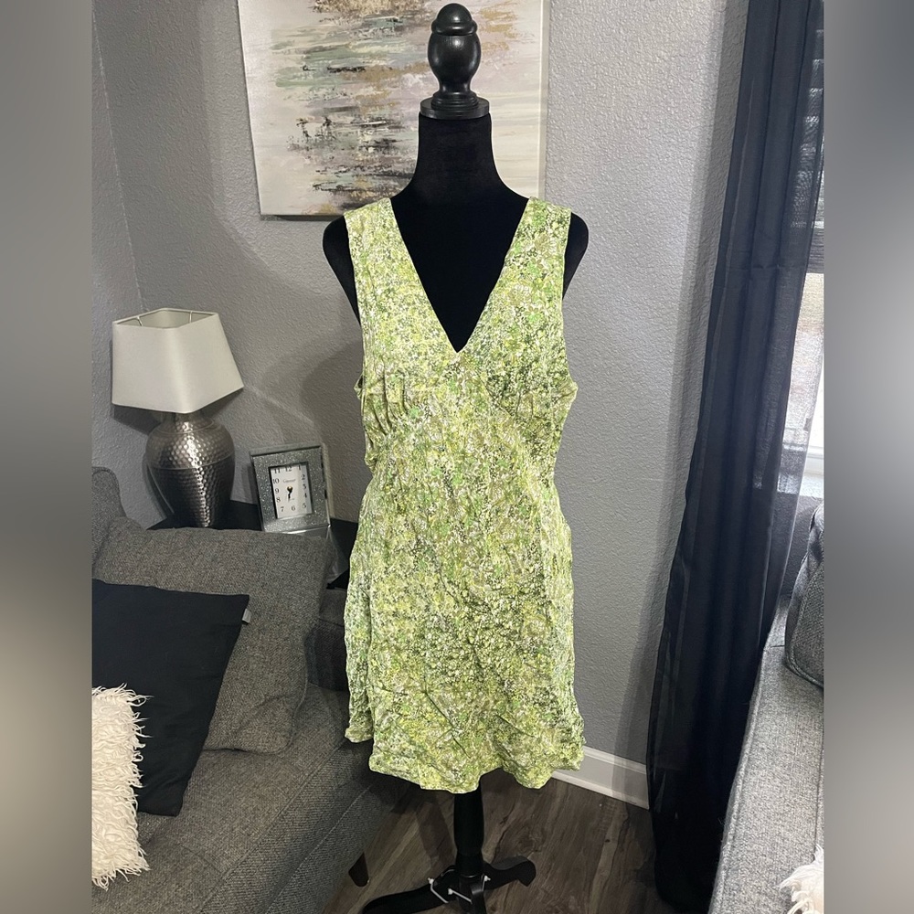 Wild Fable Deep V-Neck Floral Green Dress💚